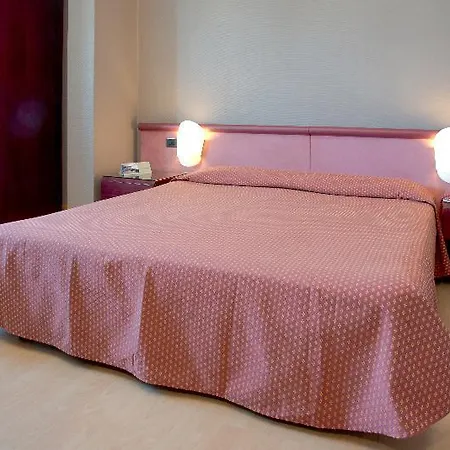 Hotel Boston 4*