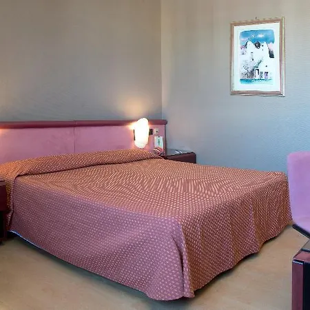 Hotel Boston 4*