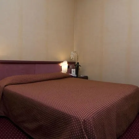 Ξενοδοχείο Boston 4*