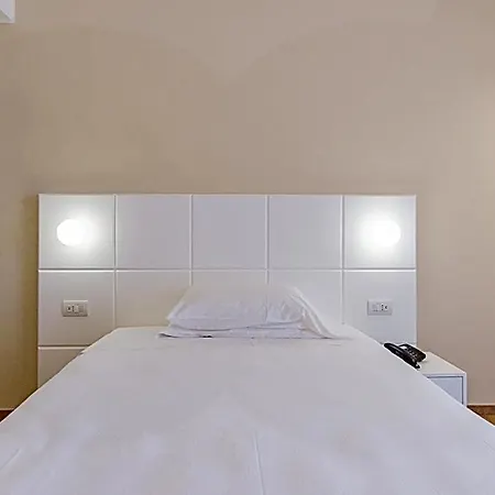Hotel Boston 4*