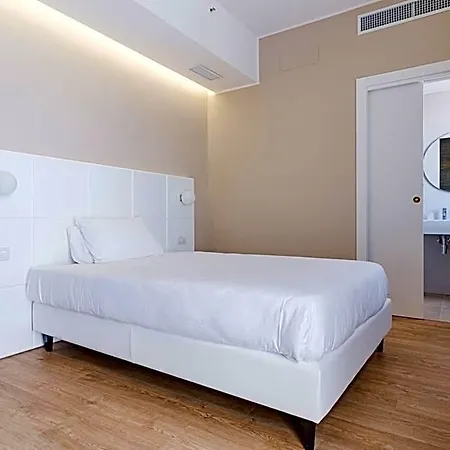 Hotel Boston 4*